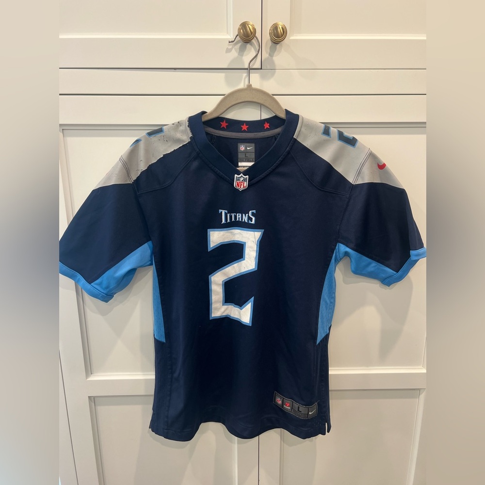 NFL Football Jersey - Titans - Jones - Youth L - used good condition